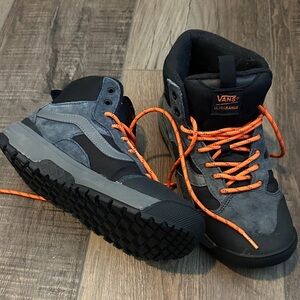 Vans ultra range hiking boots - Black and Gray with Orange Laces